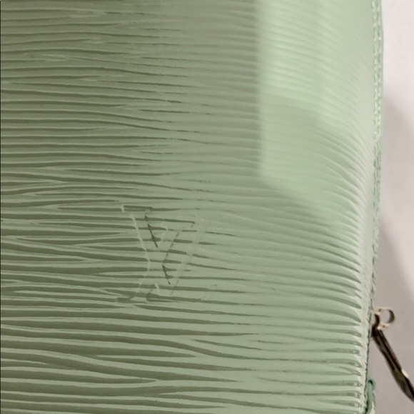 LV Epi Electric Alma PM Mint Bag - Picture 5 of 9